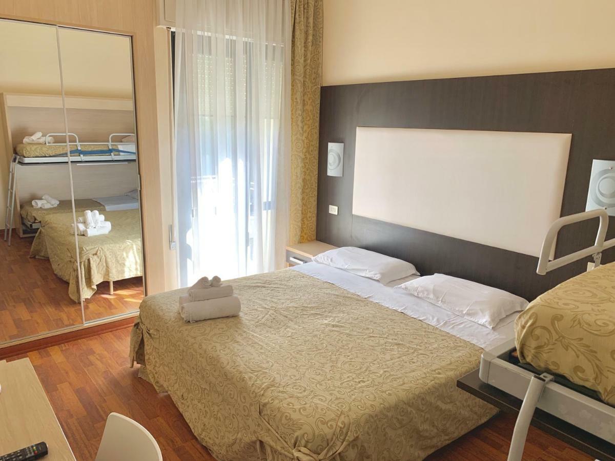 Hotel Baby B&B Milano Marittima Exterior foto